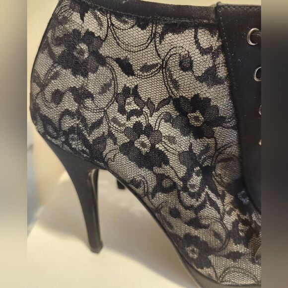 Stuart Weitzman Black Mesh/Lace Peep Toe Lace Up Ankle Boots sz.8 Ret.$495 - Picture 4 of 11